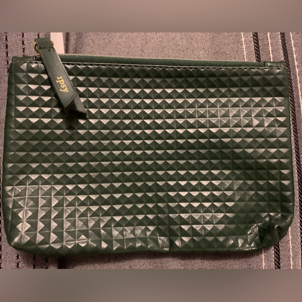 FREE w/$50 purchase || Ipsy makeup bag